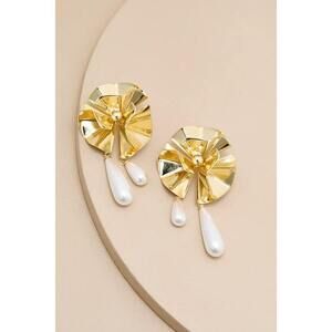 Lulus Ashtyn Gold Flower Pearl Statement Earrings - Size One Size